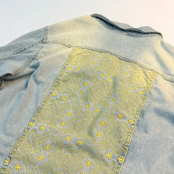 LuLaRoe Jaxon Denim Jacket‎ XL Light Wash Yellow Embroidered Boho Trucker Jean - Picture 3 of 13